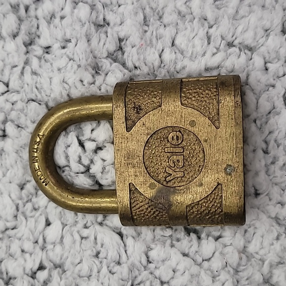 Vintage Yale Lock and Key Set - Picture 3 of 9